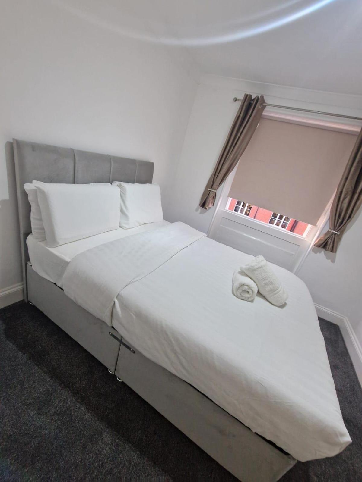 Baker Central Apartments London Room photo